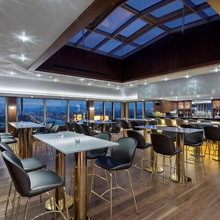 Отель Doubletree By Hilton Скопье Экстерьер фото The Club lounge at London Heathrow Airport