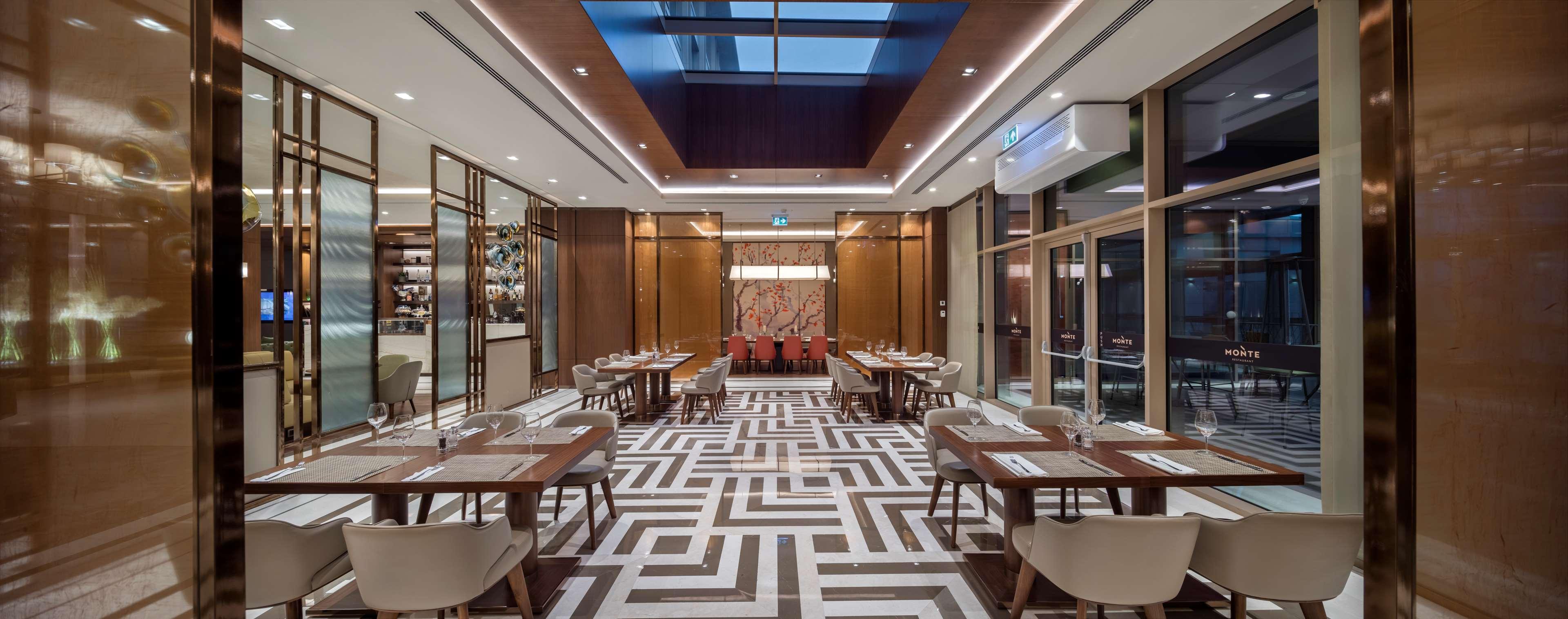 Отель Doubletree By Hilton Скопье Экстерьер фото The restaurant