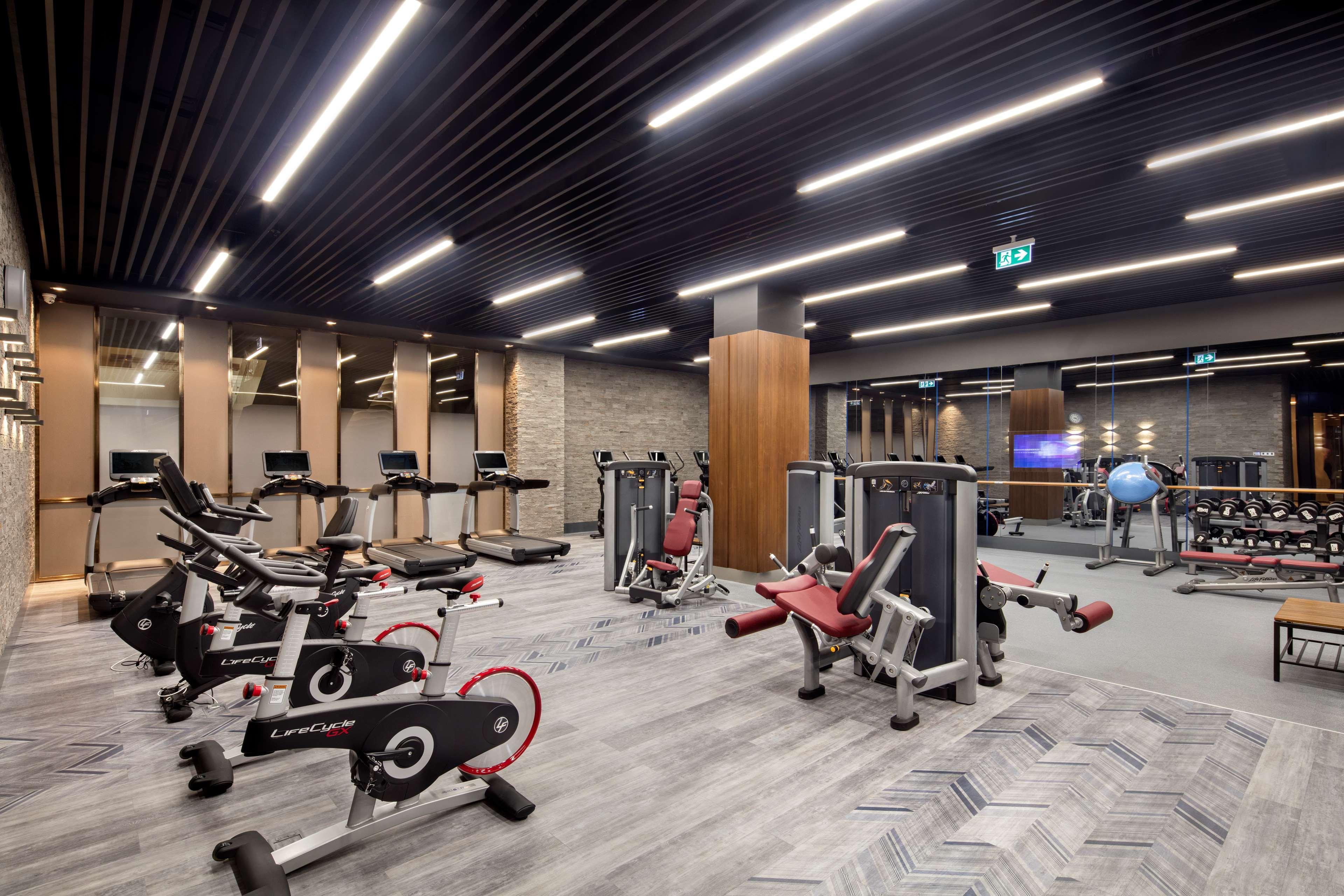 Отель Doubletree By Hilton Скопье Экстерьер фото The gym at the hotel
