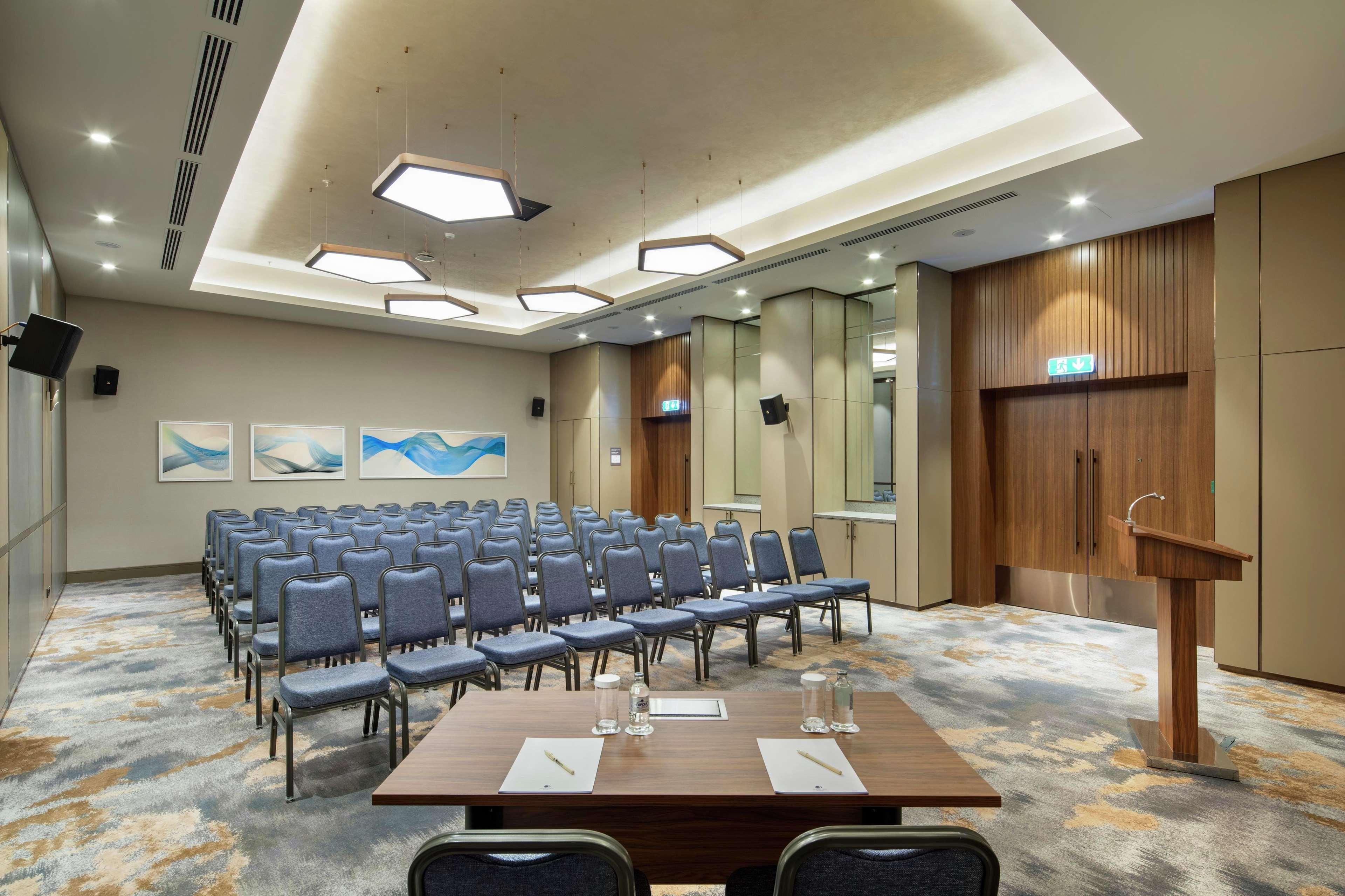 Отель Doubletree By Hilton Скопье Экстерьер фото Meeting room