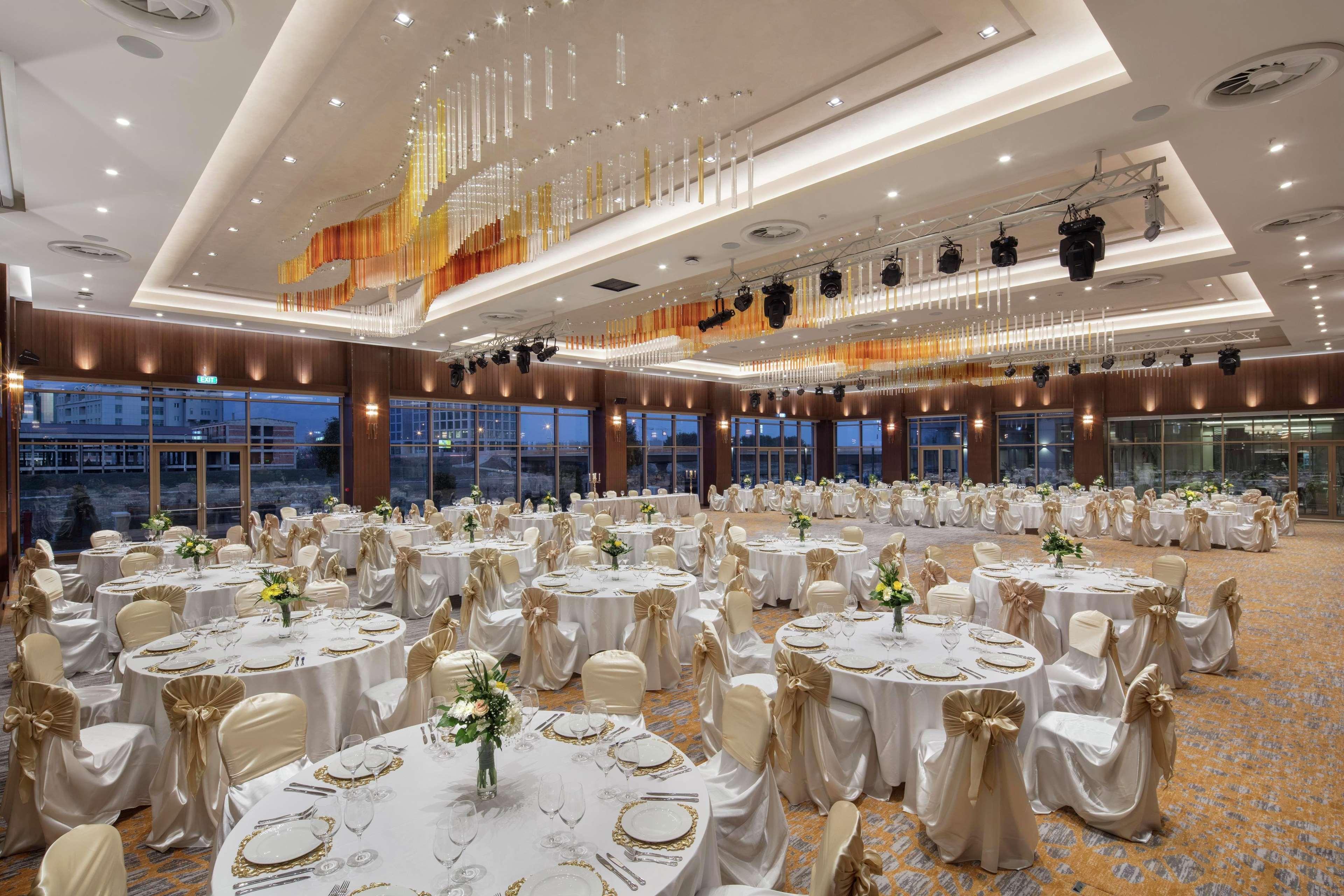 Отель Doubletree By Hilton Скопье Экстерьер фото The ballroom