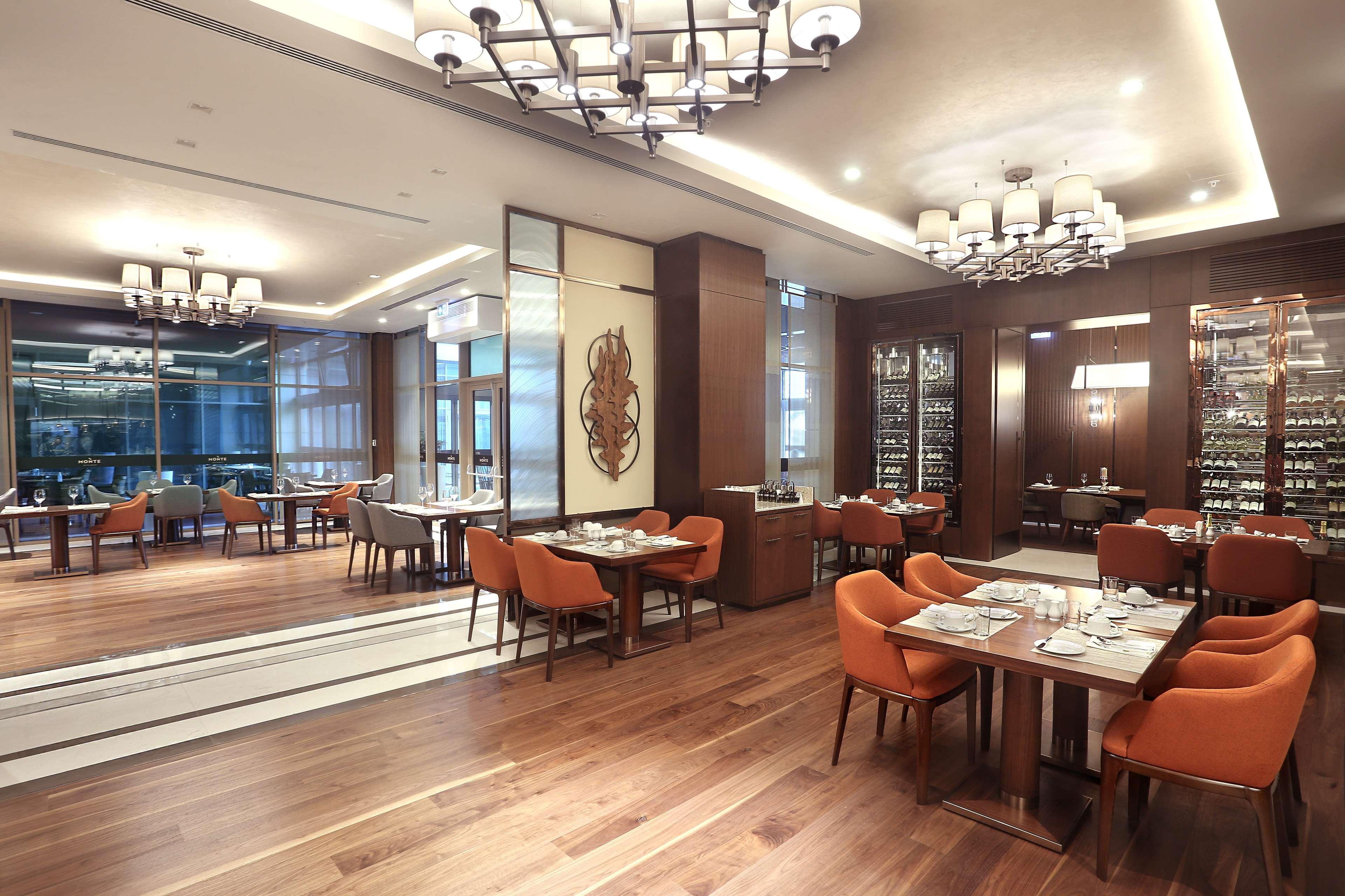 Отель Doubletree By Hilton Скопье Экстерьер фото The interior of the restaurant