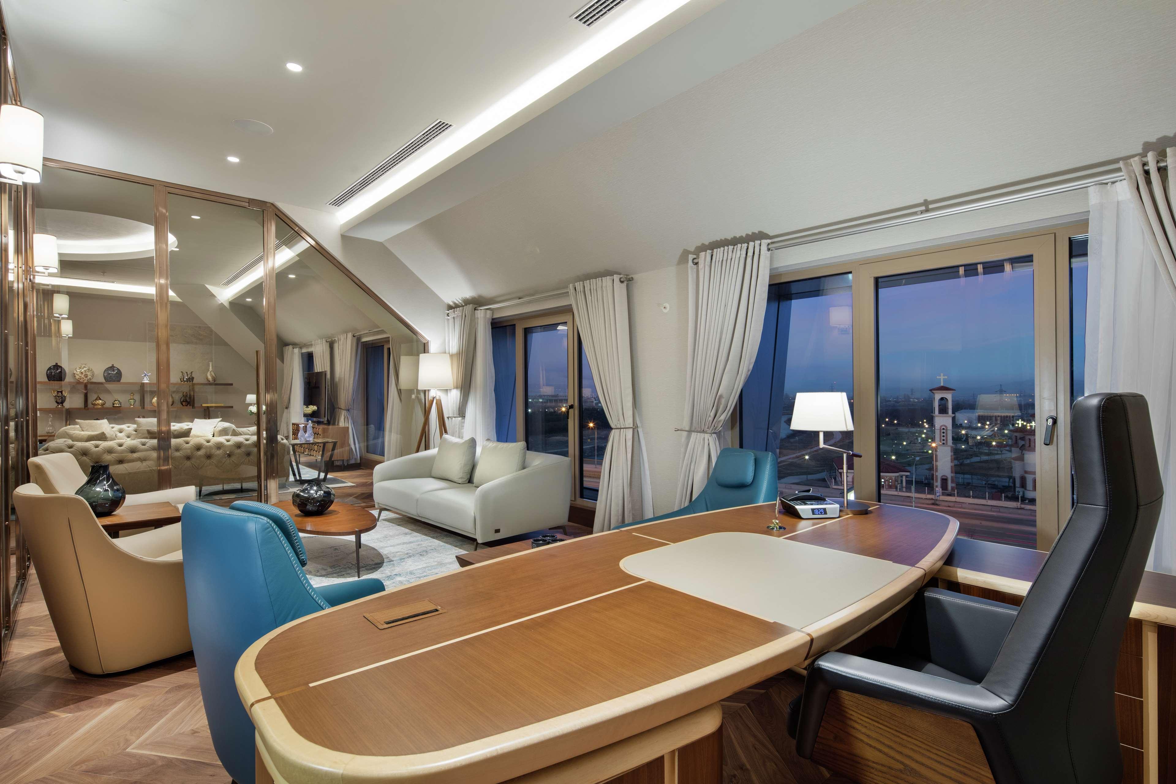 Отель Doubletree By Hilton Скопье Экстерьер фото The interior of the presidential suite