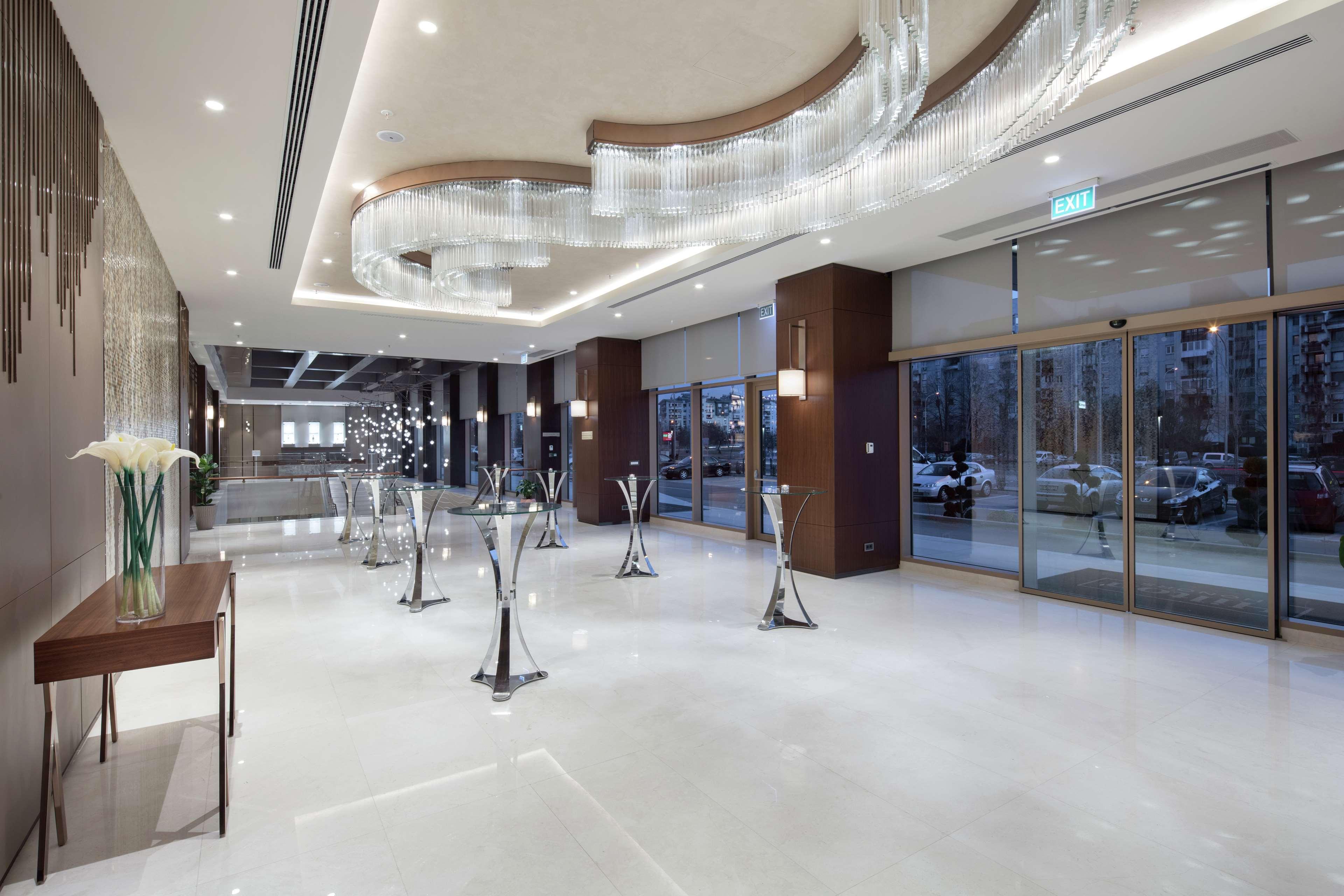 Отель Doubletree By Hilton Скопье Экстерьер фото Lobby