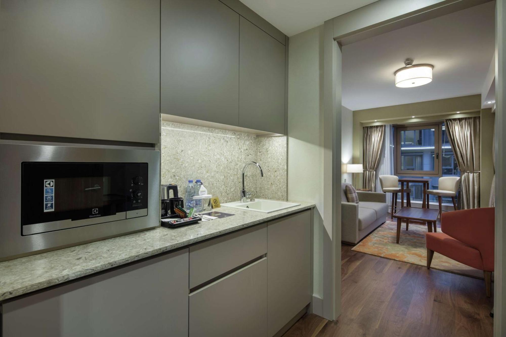Отель Doubletree By Hilton Скопье Экстерьер фото Kitchenette