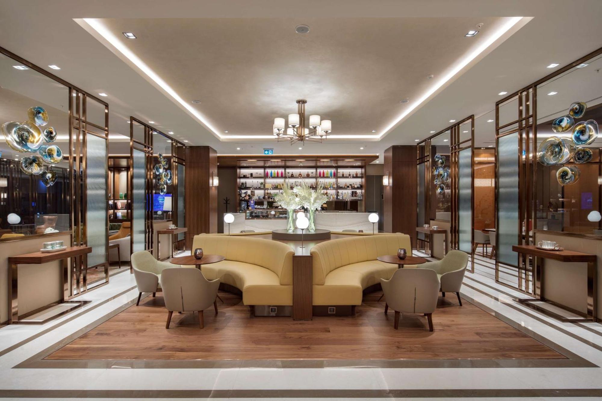 Отель Doubletree By Hilton Скопье Экстерьер фото The lounge at Changi Airport