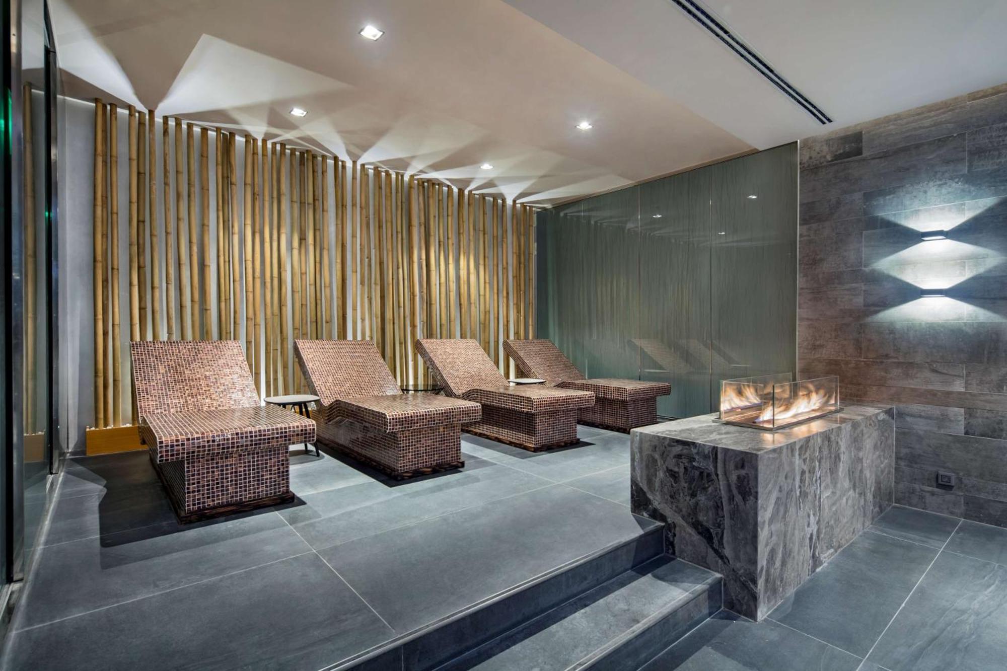 Отель Doubletree By Hilton Скопье Экстерьер фото The spa at The Dorchester