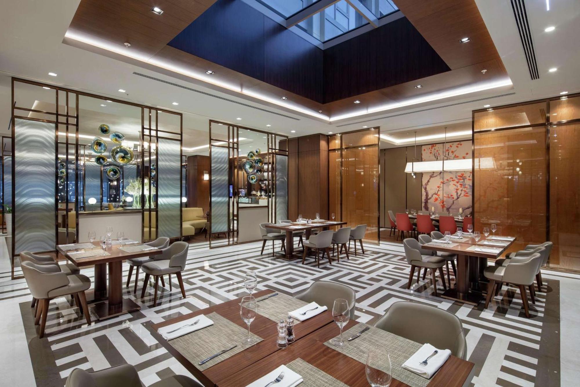 Отель Doubletree By Hilton Скопье Экстерьер фото The restaurant