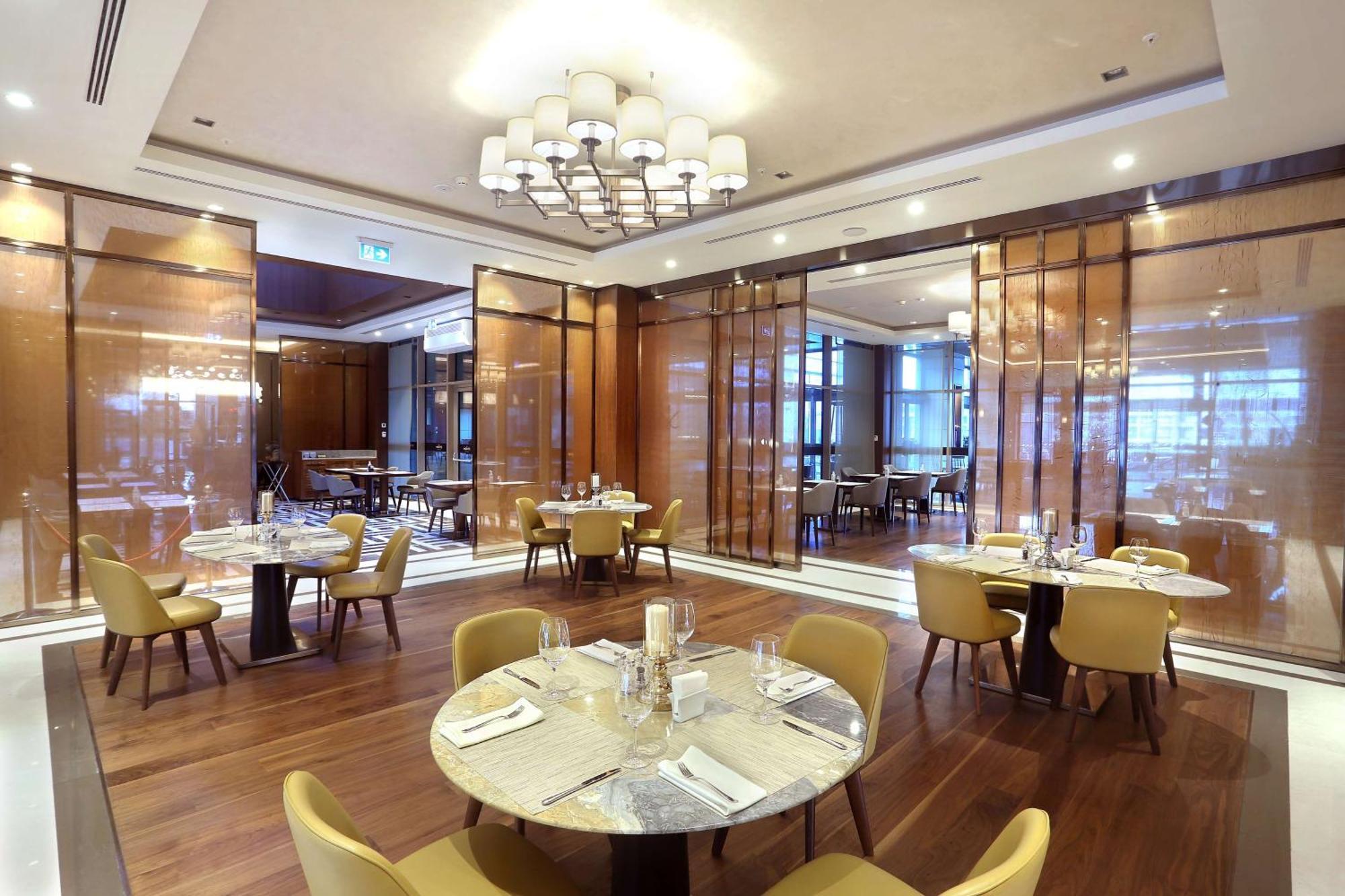 Отель Doubletree By Hilton Скопье Экстерьер фото The restaurant