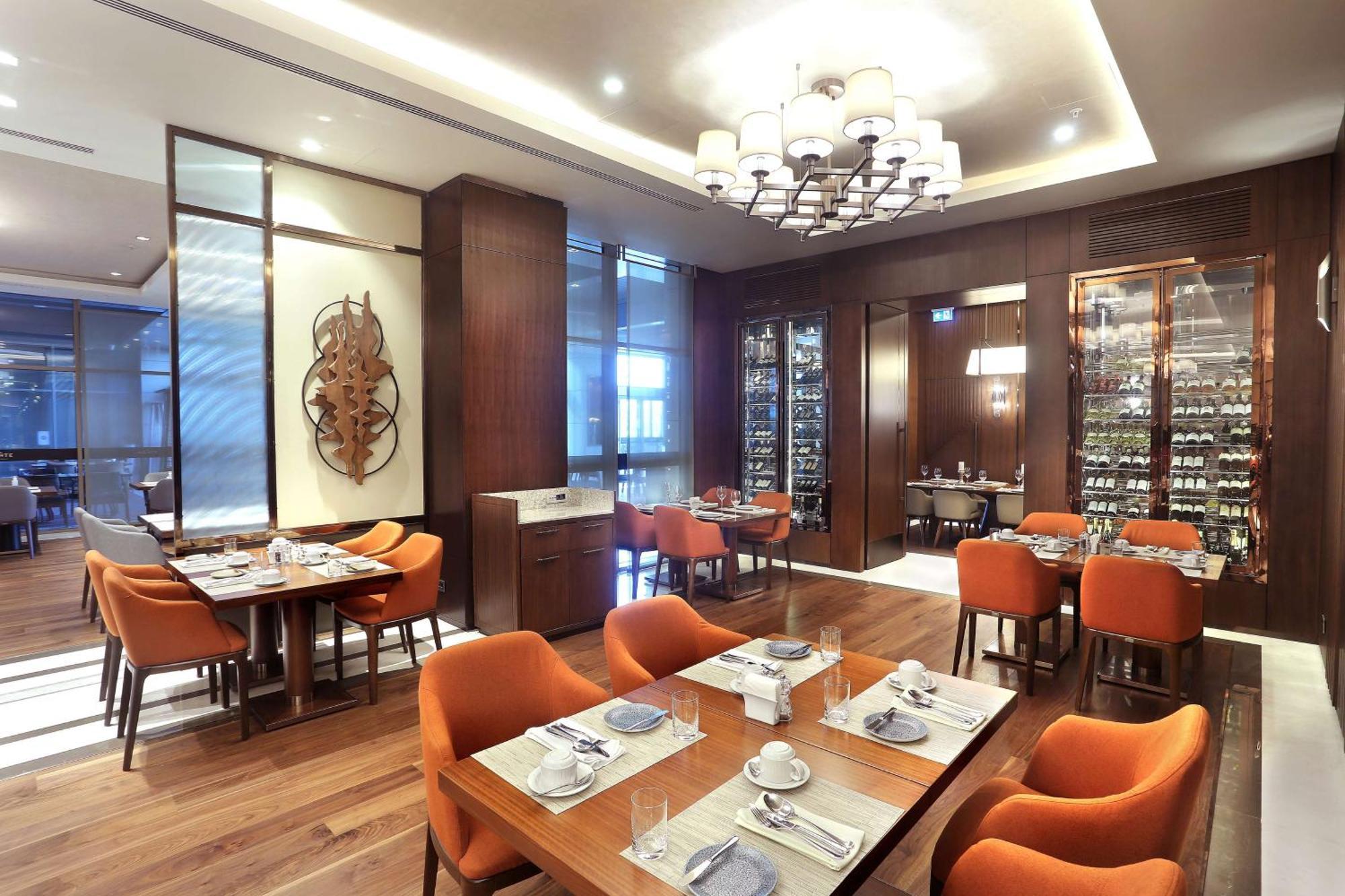 Отель Doubletree By Hilton Скопье Экстерьер фото The interior of the restaurant