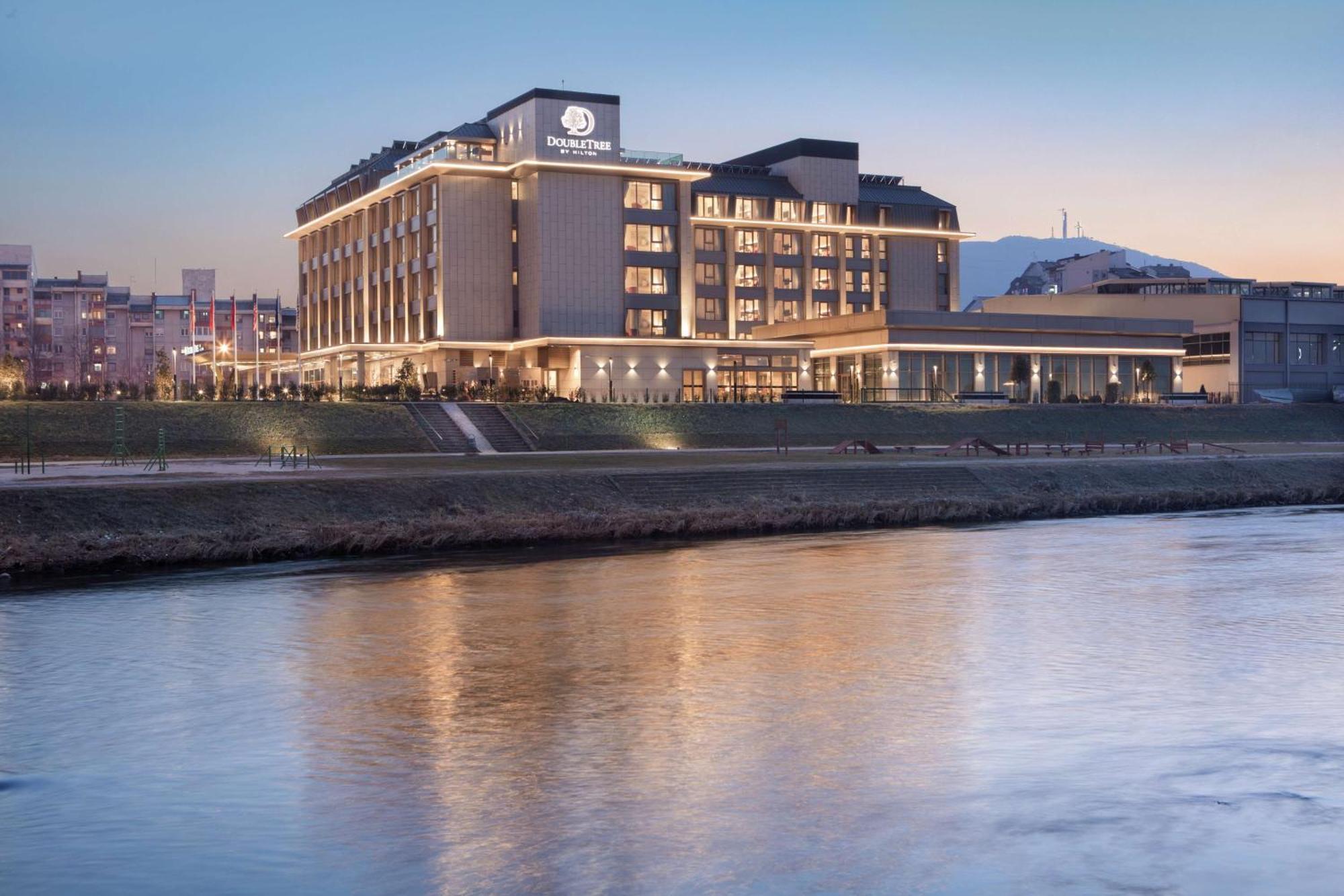 Отель Doubletree By Hilton Скопье Экстерьер фото The Westin Chosun Hotel